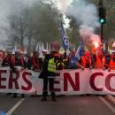 Tensions, à Paris entre pompiers et forces de l'ordre VIDEO