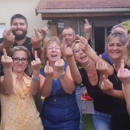 Oise : Des nouveaux élus fêtent leur victoire avec un doigt d'honneur