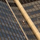 Paris : Un homme escalade la Tour Montparnasse avant d'être interpellé