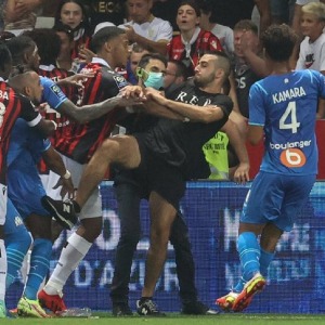 Six mois de prison ferme requis contre l'agresseur de Dimitri Payet lors de Nice - Marseille