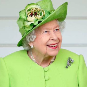 Elizabeth II reprend du service!