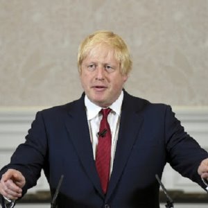 Boris Johnson demande à la France de reprendre les migrants arrivés illégalement sur le sol anglais