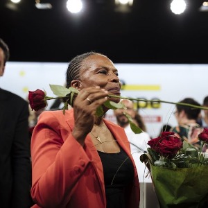 Christine Taubira envisage , dans une vidéo , vouloir s'engager dans la présidentielle