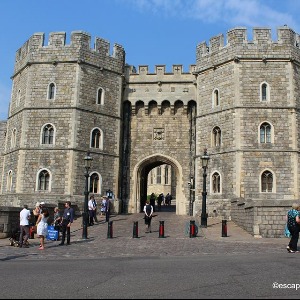 Un homme armé arrêté dans l'enceinte du château de Windsor alors que la Reine était présente