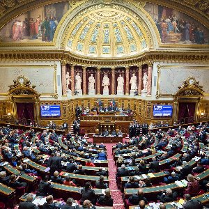 Le Sénat adopte le projet de loi sur le pass vaccinal mais...