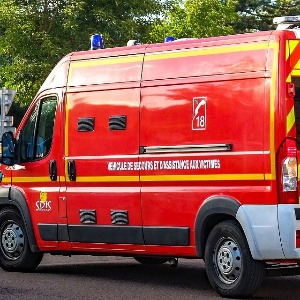 Quatre lycéens sont décédés prisonniers dans leur voiture qui a glissé sur une route verglacée