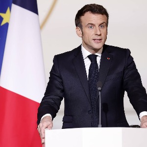 Emmanuel Macron : "Des centaines de civils ukrainiens ont été tués. Les jours qui viennent seront vraisemblablement de plus en plus durs.