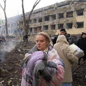 Ukraine : un hôpital pédiatrique et une maternité bombardés à Marioupol