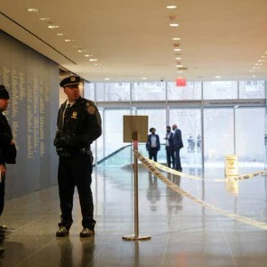 Deux femmes ont été blessées dans une attaque au couteau cette nuit à l'intérieur du MoMA à New York