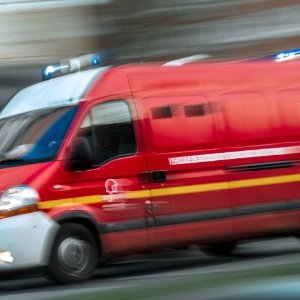 Un arbre tombe sur une voiture : un blessé grave