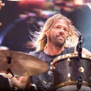 Le batteur des Foo Fighters, Taylor Hawkins, est mort cette nuit