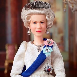 Mattel dévoile une Barbie à l'effigie de la Reine d'Angleterre