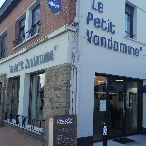 La brasserie "Le Petit Vandamme" à Leers recrute deux serveur(se) en CDD