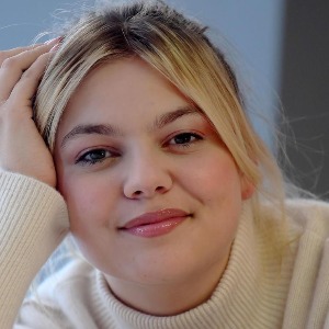 Louane a-t-elle été droguée dans un café parisien ? Elle a porté plainte