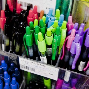 L'UFC Que Choisir déconseille aux parents d'acheter des stylos-bille à leurs enfants