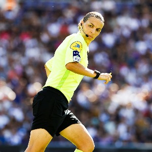 C'est une française qui va devenir la 1è femme à arbitrer un match de Coupe du Monde masculine