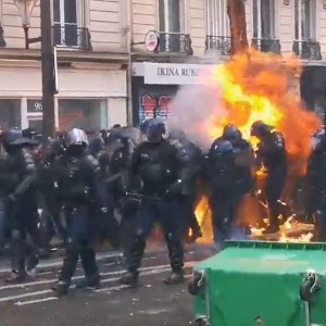 Un policier brûlé au 2è degré hier à Paris