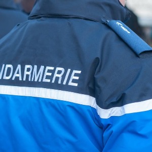 Pas-de-Calais: Un gendarme a tué un homme armé d'un sabre japonais à Isbergues