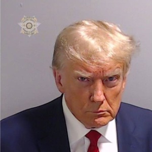 Donald Trump a désormais sa photo d’identité judiciaire !