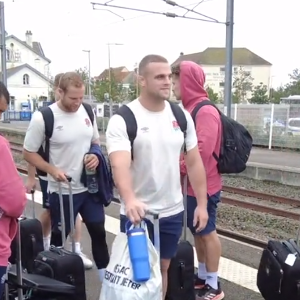 Les rugbymen du XV de la Rose ont embarqué à Etaples en direction de Lille Flandres dans un TER GV VIDEO