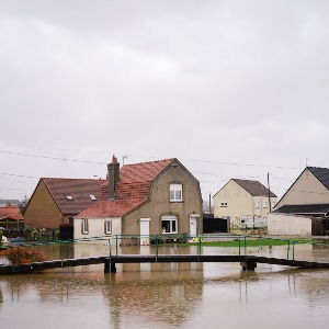 Les écoles rouvrent progressivement dans les zones touchées par les inondations