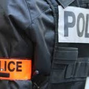 2 policiers blessés par balle