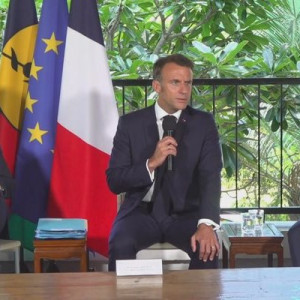 Emmanuel Macron est arrivé en Nouvelle Calédonie