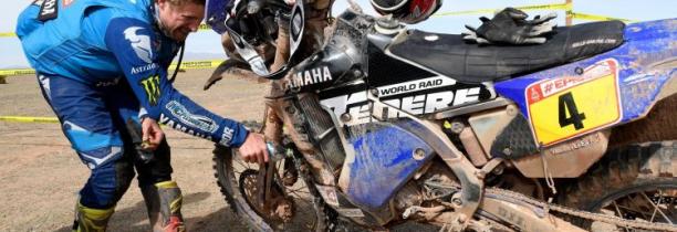 ADRIEN VAN BEVEREN  abandonne le Dakar sur Blessure