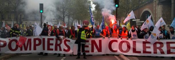 Tensions, à Paris entre pompiers et forces de l'ordre VIDEO