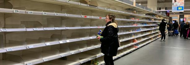 COVID-19 : Des magasins Auchan dévalisés au rayon des pâtes-riz et sucre.