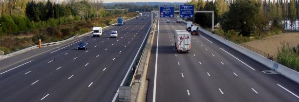 Une Italienne est décédée sur l'autoroute  après être tombée de son véhicule alors qu'elle dormait sur la banquette arrière.