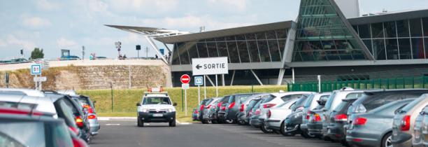 Les vols commerciaux suspendus, à l'aéroport de Lille Lesquin