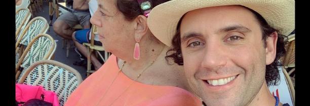 La mère du chanteur MIKA  touchée par le COVID-19 : "On nous a demandé de se préparer au pire"