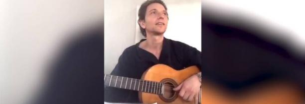 En plein Facebook Live, le chanteur Raphaël est interrompu par sa femme Mélanie Thierry