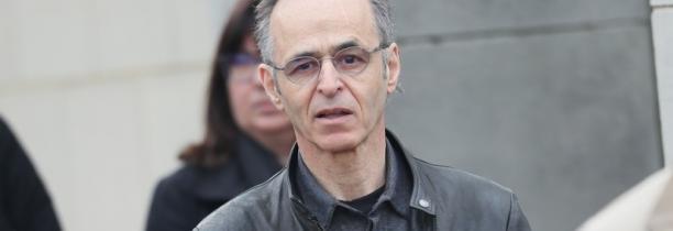 Jean-Jacques Goldman remercie un petit village pour avoir mis en image "Ils Sauvent des Vies" sur le net.