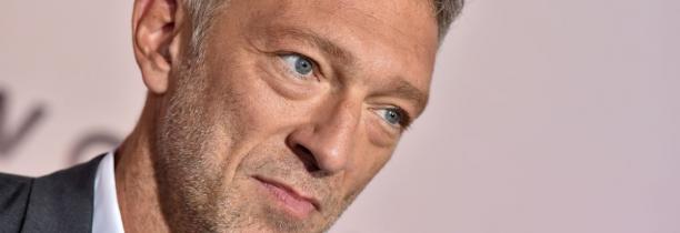 Vincent Cassel rassure ses fans après un accident de scooter.