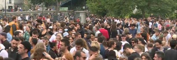 Images sidérantes de la fête de la musique à Paris