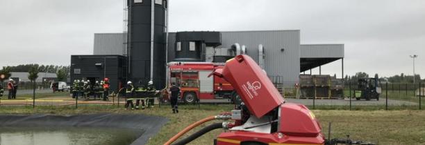 Merville : Feu de Silo en cours - Les pompiers sur place