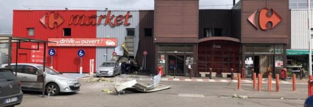 17 blessés dont un grave: Un homme fait exploser un distributeur automatique de billets  dans un carrefour market