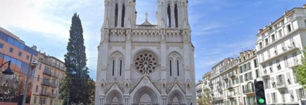 VIDEO L'intervention de la police dans la basilique à Nice  Vidéo Amateur