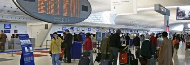 Trafic de faux tests négatifs à l’aéroport de Roissy