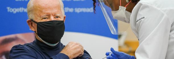 Joe Biden vacciné en direct !