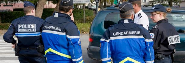 Une promeneuse découvre un corps calciné à l'arrière d'un centre commercial