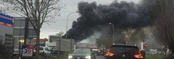 Bailleul : L'entrepôt de l’entreprise Caillot détruit par le feu ce matin