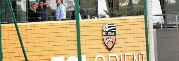 Encore beaucoup de cas de covid-19 au FC Lorient, le match face au Nîmes Olympique reporté.