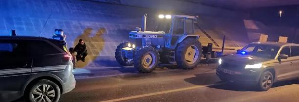 Nièvre : Ivre, il tente au volant d'un tracteur de semer la gendarmerie sur l’autoroute