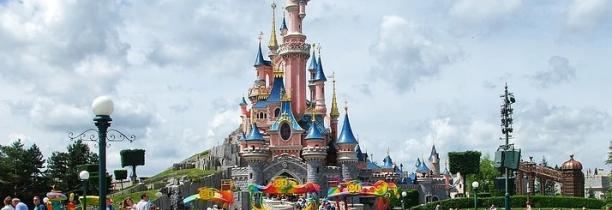 Le parc Disneyland Paris annonce qu'il ne rouvrira pas ses portes le 2 avril prochain