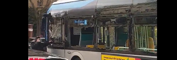 Un bus RATP s'encastre dans un arbre à Paris - 10 blessés