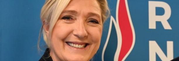 Marine Le Pen demande la fermeture des écoles en urgence