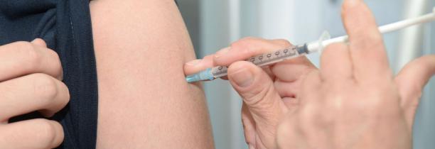 Deux doses de vaccin semblent protéger contre le variant Delta